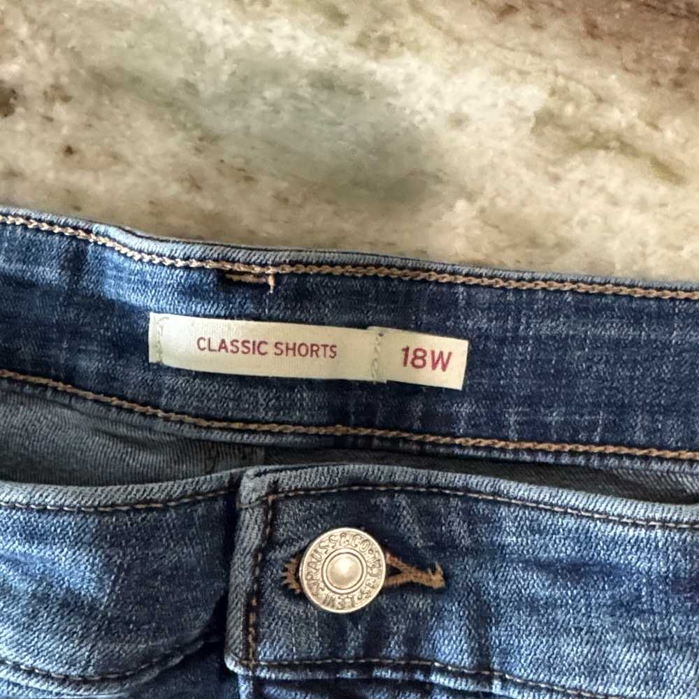 Levi's Dark Blue is Rolled-Hem Distressed Denim Bermuda shorts - Picture 2 of 5